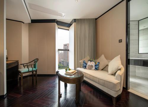 Premium King Room with Living Room