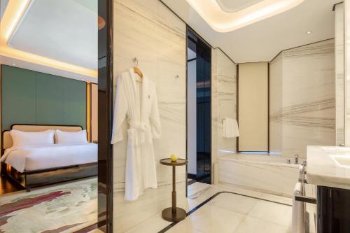 Premium King Room with Living Room