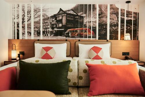 Standard Twin Room with Mountain View