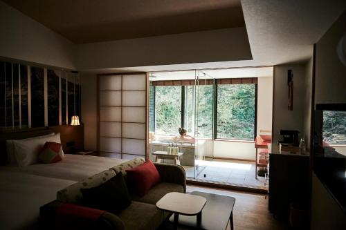 Standard Twin Room with Mountain View