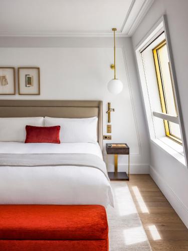Single Queen Room with City View