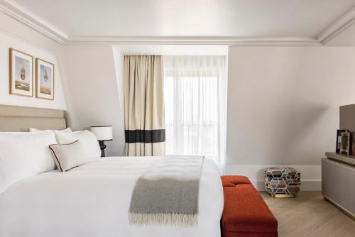 Premium King Room with Eiffel Tower View