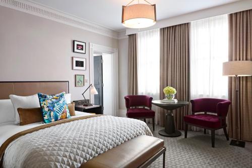 1 Queen Bed Premium 
