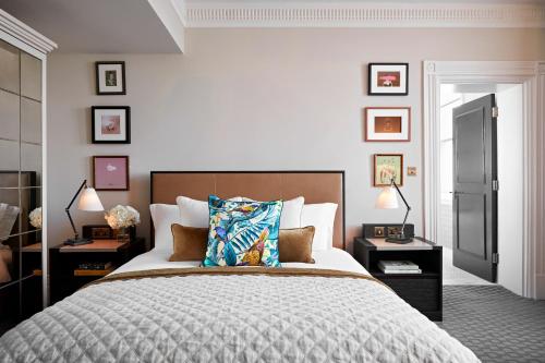 1 Queen Bed Premium 