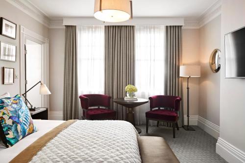1 Queen Bed Premium 
