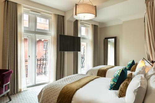 2 Double Beds Premium
