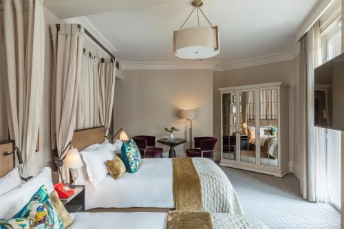 2 Double Beds Premium