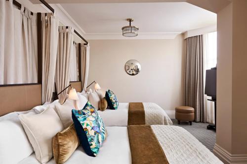 2 Double Beds Premium