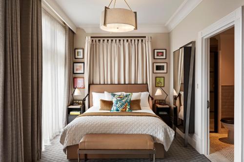 1 Queen Bed Premium Park View