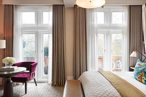 1 Queen Bed Premium Park View