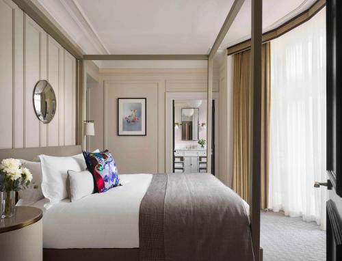 1 King Bed 1 Bedroom Suite