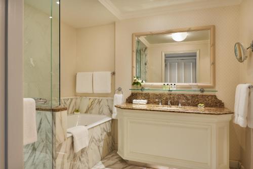 Classic Twin Room with Courtyard View