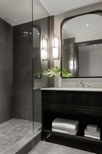 Essential King Room