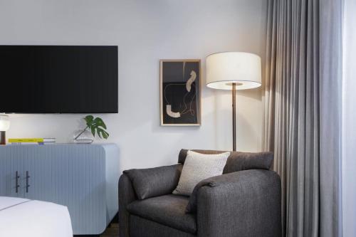 Premium King Room with City View