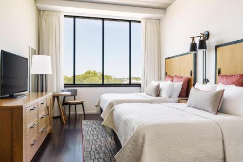 Room with Two Beds - Hearing Accessible - Non-Smoking