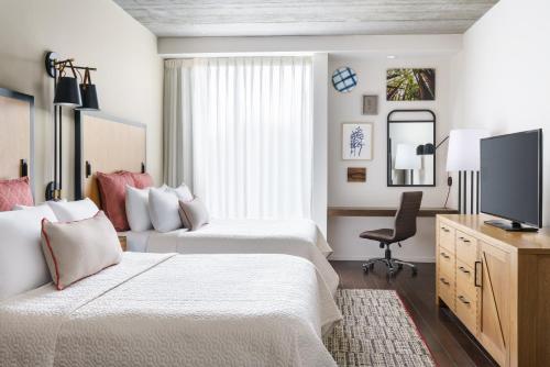 Room with Two Beds - Hearing Accessible - Non-Smoking