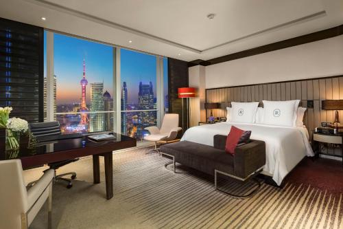 1 King Bed Premium Pearl View