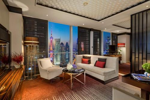 1 King Bed Regent Suite Pearl View