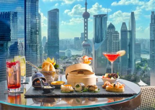 1 King Club Regent City View