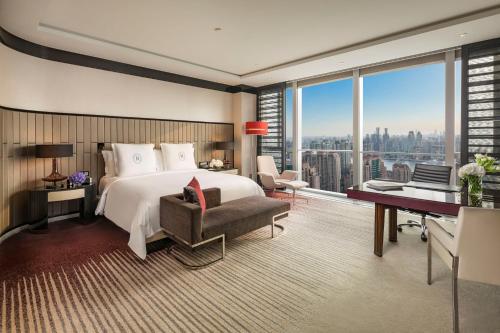 1 King Club Regent City View