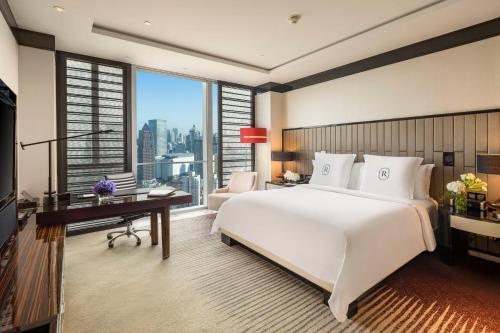 1 king Bed Standard (Free Mini Bar & free laundry up to three pieces)
