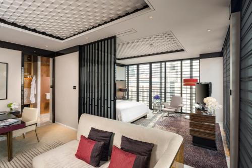 1 King Club Regent Suite City View