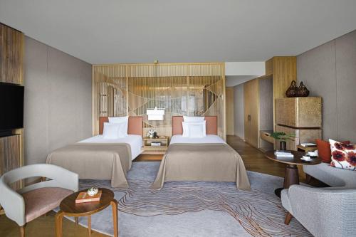 Classic Twin Room with City View - Club Access