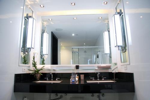 Suite with Garden View