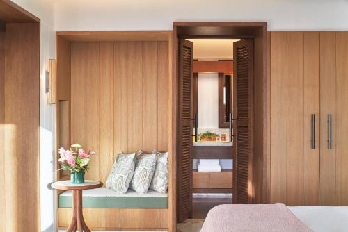 Junior Suite with Pool and Sea View