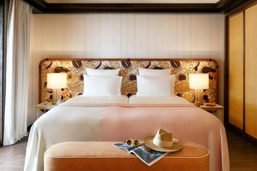 Two-bedroom Deluxe Suite Pool and Sea view