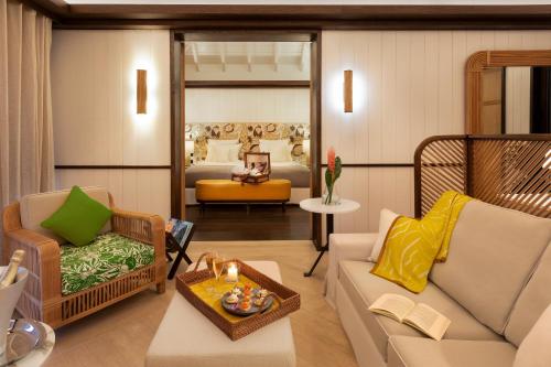 Two-bedroom Deluxe Suite Pool and Sea view