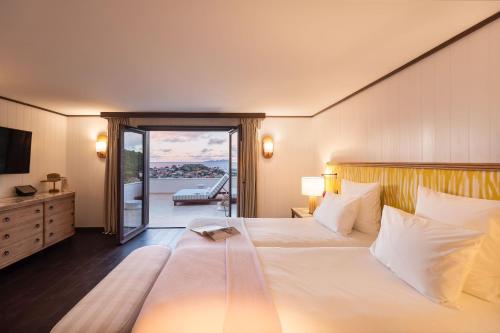 Deluxe Room with Terrace and Sea View