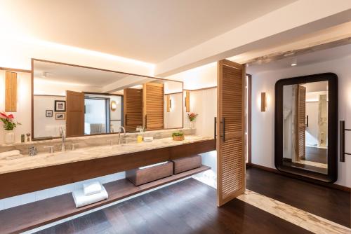 Deluxe Room with Terrace and Sea View