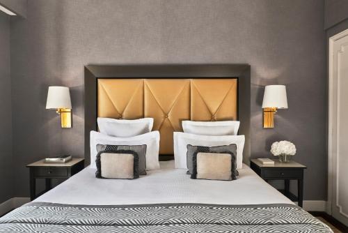 Deluxe Room with partial sea view