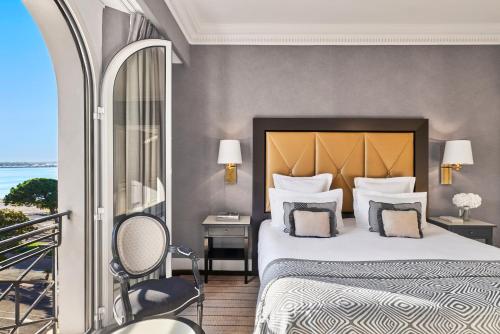 Deluxe Room with partial sea view