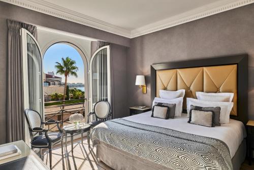 Deluxe Room with partial sea view