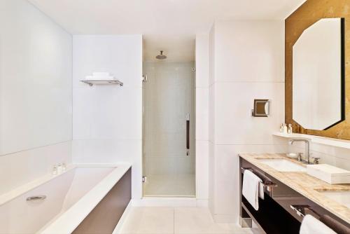 Junior Suite with Partial Sea View