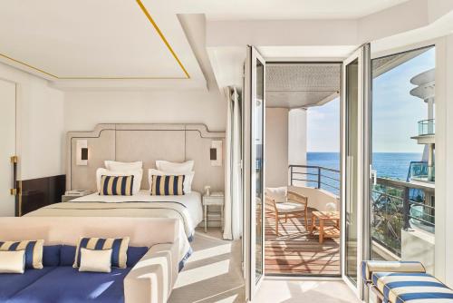 Junior Suite with Partial Sea View