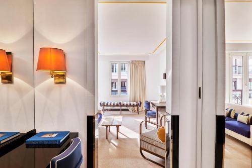 Junior Suite with Partial Sea View