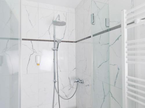 Double Room  Lakehouse 5 - Disability Access