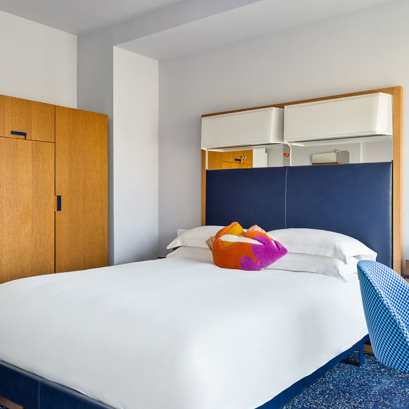 Standard Room - 1 Queen Bed