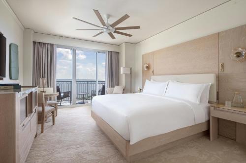 Oceanfront King Room - Club Lounge Access