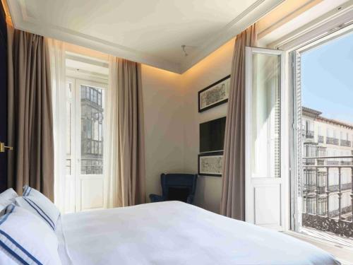 The Corner Suite