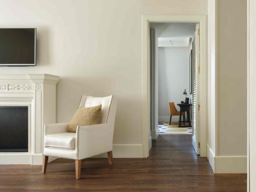 The Corner Suite