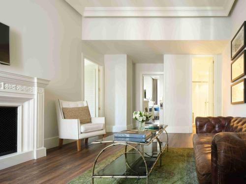 The Corner Suite