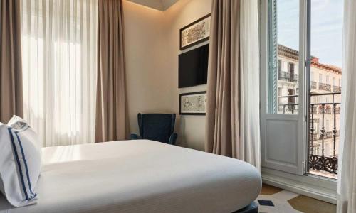 The Corner Suite