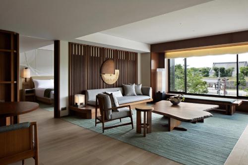 Suite with Two Double Beds and Nijo-jo Castle View
