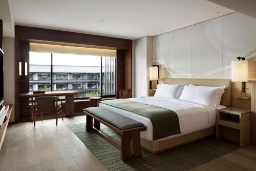 King Suite with Garden View