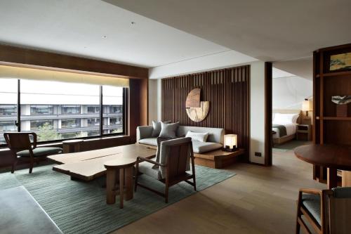 King Suite with Garden View