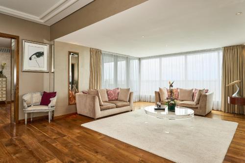 Suite with view